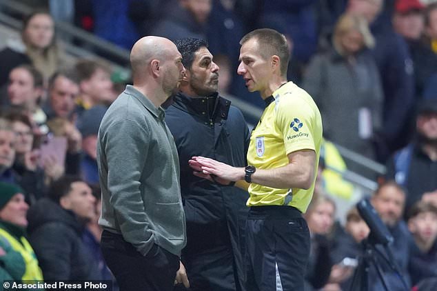 Fleetwood's coach Matt Lawlor, left, and Arsenal's manager Mikel Arteta, center, talk with referee during the English League Cup soccer match between Fleetwood Town and Arsenal in Fleetwood, England, Tuesday, Oct. 27, 2026. (AP Photo/Ian Hodgson)