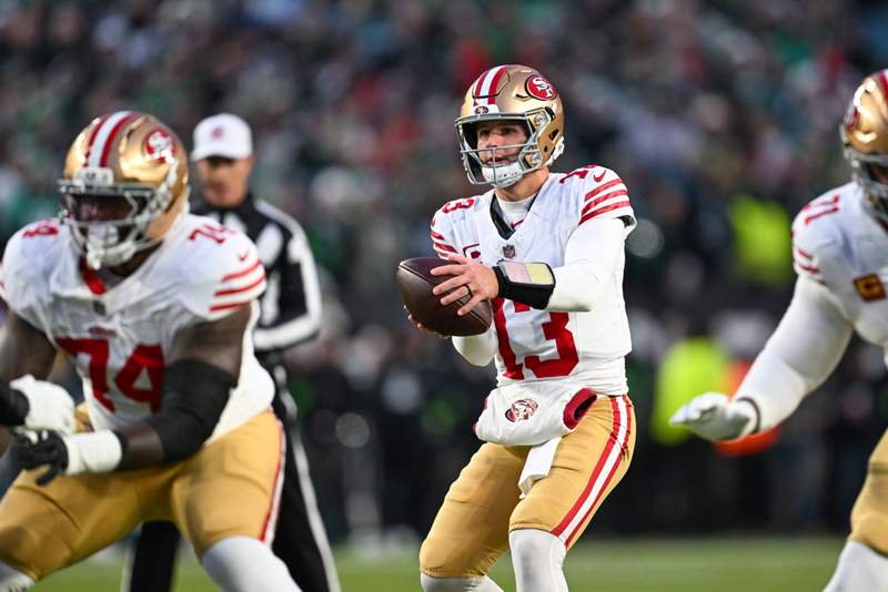 PHILADELPHIA, PA – JANUARY 11: San Francisco 49ers quarterback Brock Purdy 13 hikes the ball during the NFL, American Football Herren, USA Wild Card game between the San Fransisco 49ers and the Philadelphia Eagles on January 11th, 2026 at Lincoln Financial Field in Philadelphia, PA. Photo by Terence Lewis/Icon Sportswire NFL: JAN 11 NFC Wildcard 49ers at Eagles EDITORIAL USE ONLY Icon260111070