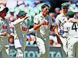 Cummins, Lyon floor England in Adelaide