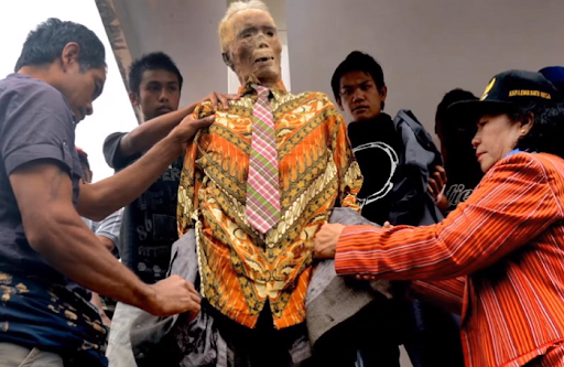 New cloth is used to rewrap the dead body [diggirl]