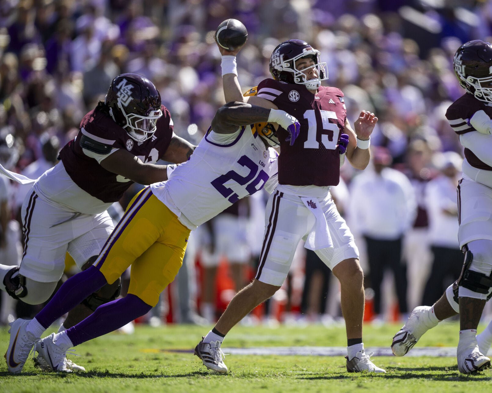 NO.lsumissstate.101826_8892 MJ.JPG