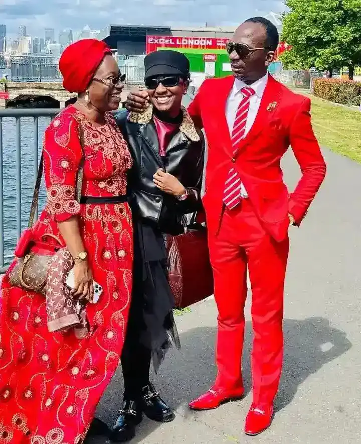 8574843ef7e747cf88a85fd95f9717c42460255422126436721 Deborah Enenche Shares New Pictures Of Herself And Her Parents In London | Gossipinfo