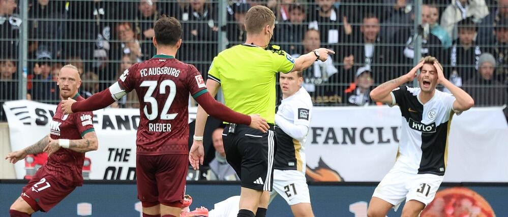 Florian Exner zeigt beim Spiel Elversberg gegen Augsburg mal wieder auf den Punkt.