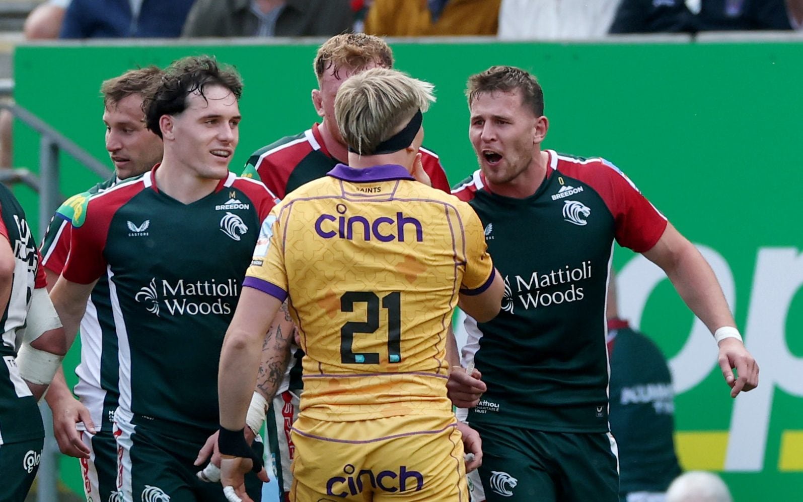 Henry Pollock confronted by Leicester players