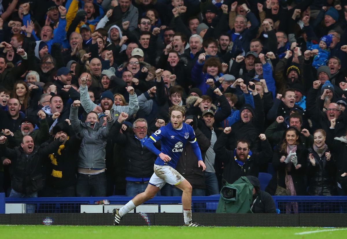 Tom Davies celebrates after scoring during the match between Everton and Manchester City at Goodison Park on January 15, 2017