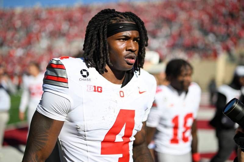 BLOOMINGTON, IN – OCTOBER 17: Ohio State Buckeyes WR Jeremiah Smith 4 walks off the field following a college football game between the Ohio State Buckeyes and Indiana Hoosiers on October 17, 2026 at Memorial Stadium in Bloomington, IN. Photo by James Black/Icon Sportswire COLLEGE FOOTBALL: OCT 17 Ohio State at Indiana EDITORIAL USE ONLY Icon261017033