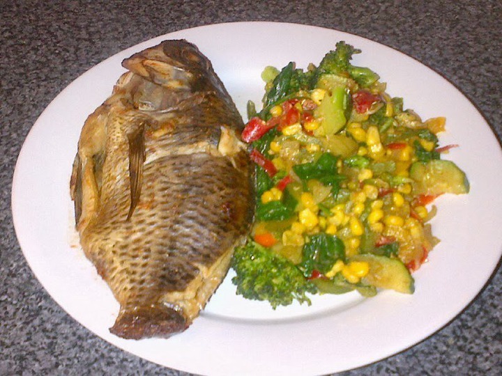 Fish and corn meal with vegetables 
