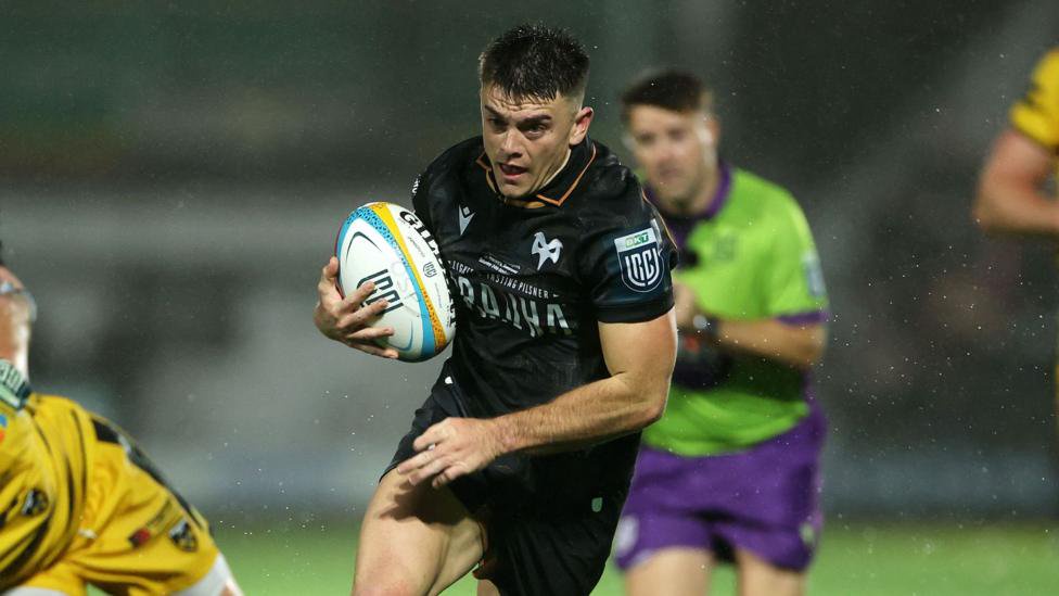 Reuben Morgan-Williams runs with the ball for Ospreys against Dragons