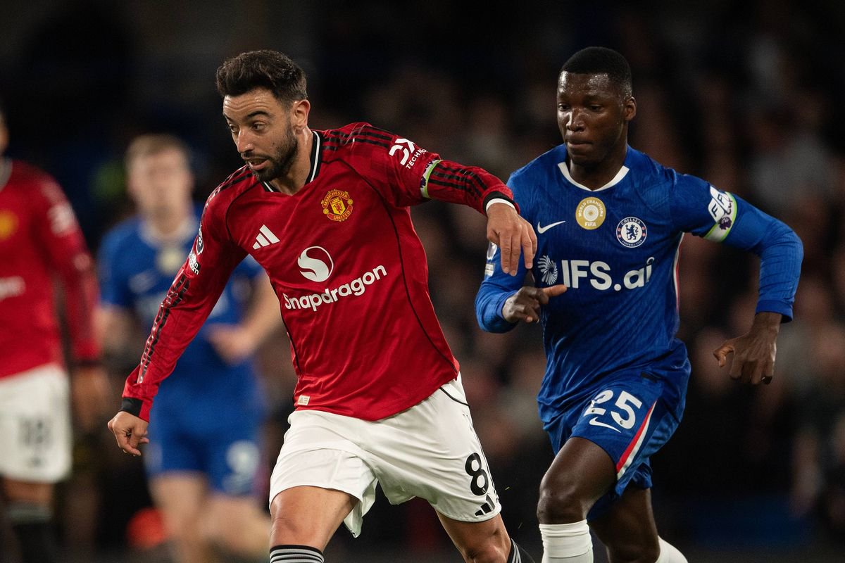  Bruno Fernandes of Manchester United during the Premier League match between Chelsea and Manchester United at Stamford Bridge on April 18, 2026 in London, England.