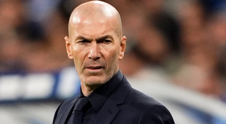Zinédine Zidane : "Il ne pourra pas continuer", à peine placé à la tête des Bleus, le sélectionneur mis en garde au sujet de l'Équipe de France
