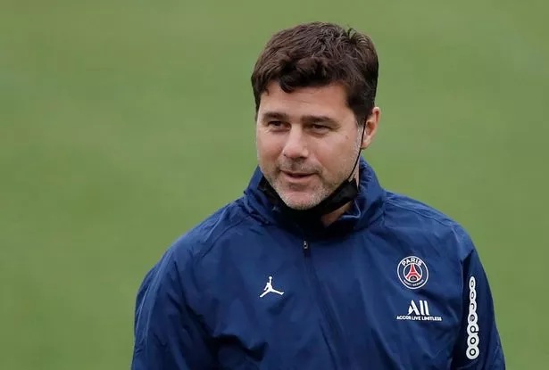Paris St Germain coach Mauricio Pochettino during training