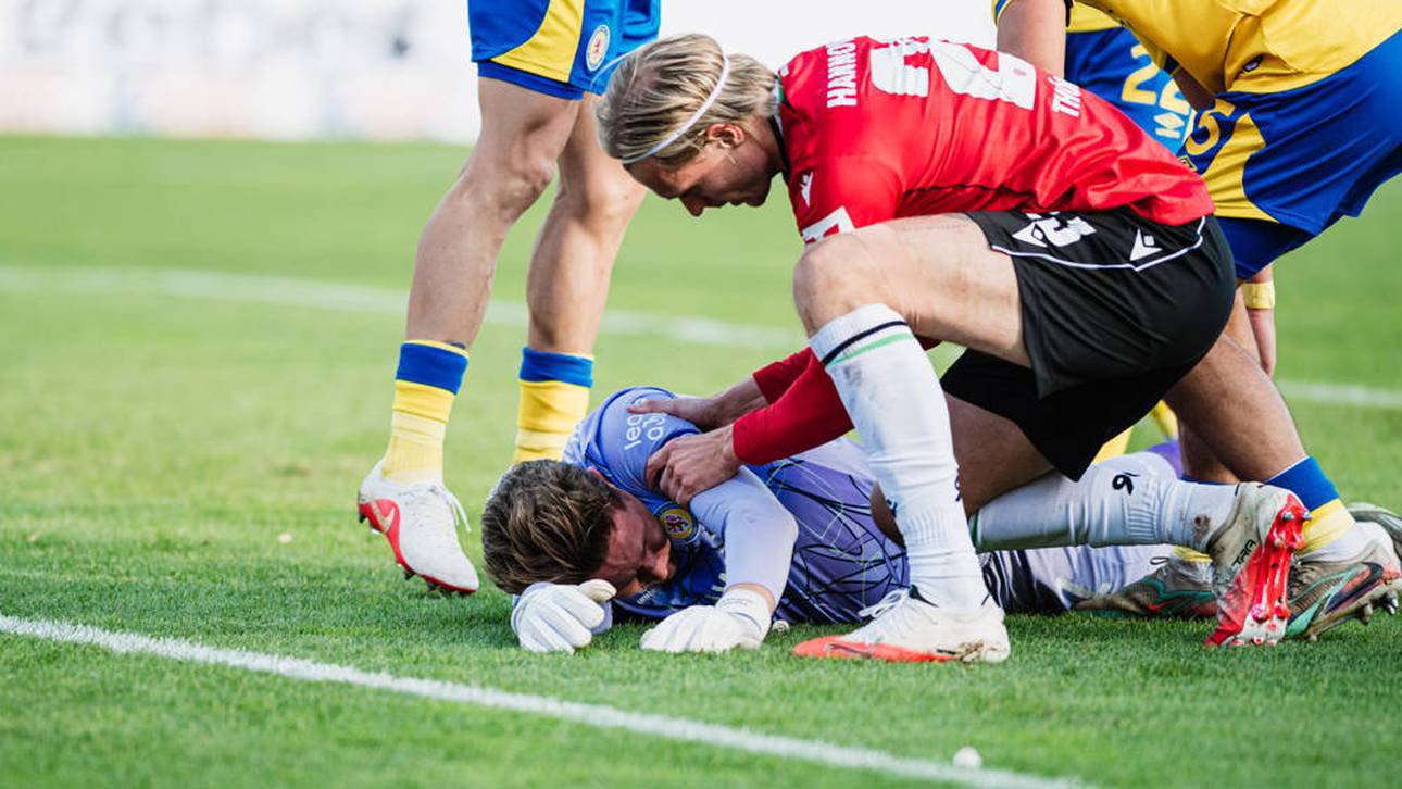 Ron-Thorben Hoffmann hatte den Ball aus kürzester Distanz ins Gesicht bekommen