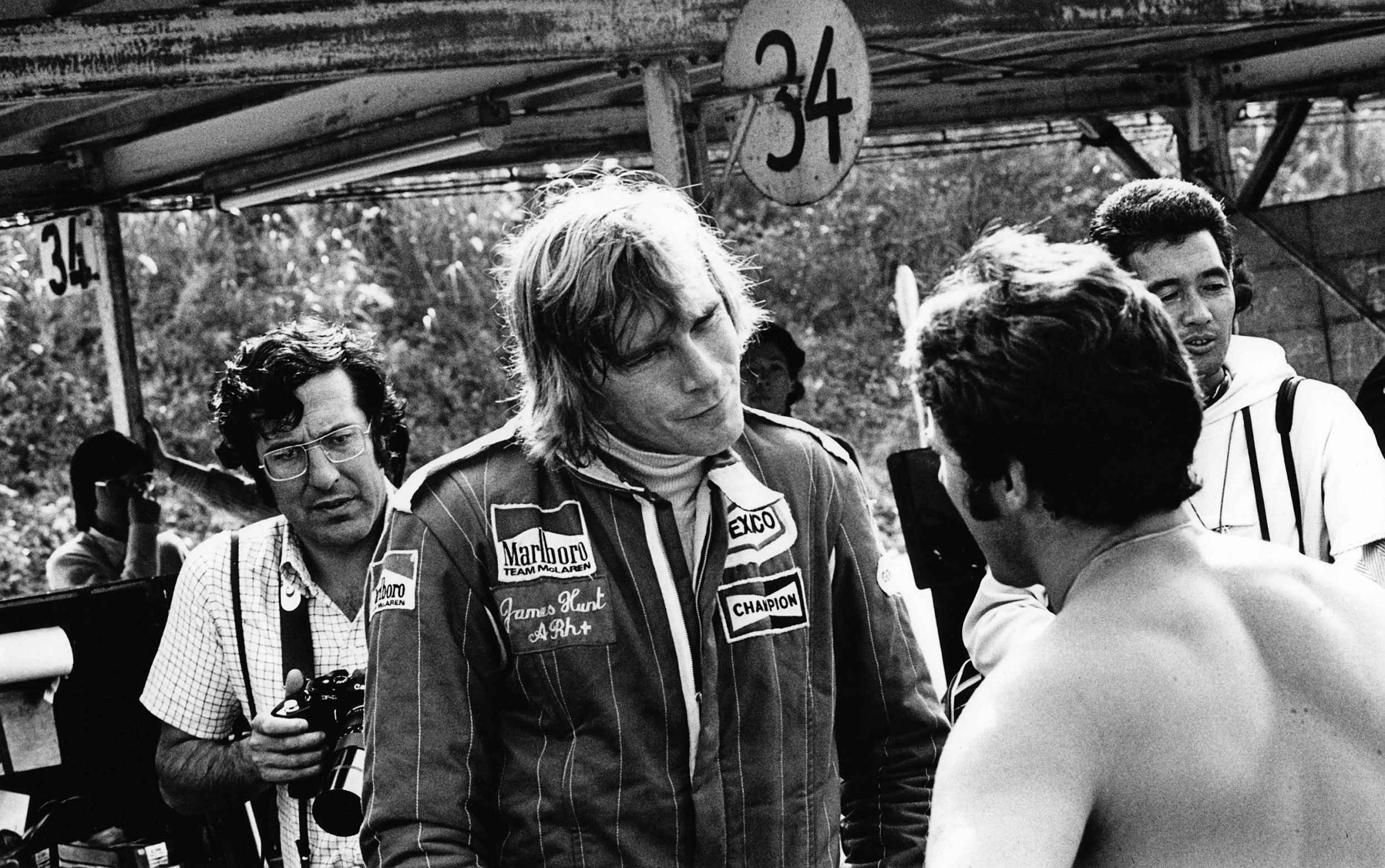Mario Andretti and James Hunt chat before the Japanese Grand Prix in 1976