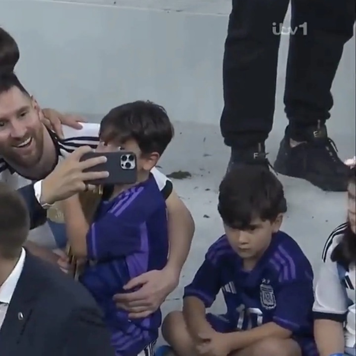 504af69b 0ebb 4587 8ef0 9d8013bdfe7e?width=1920&quality=75 Footage of Messi ignoring his son Ciro during World Cup celebration goes viral