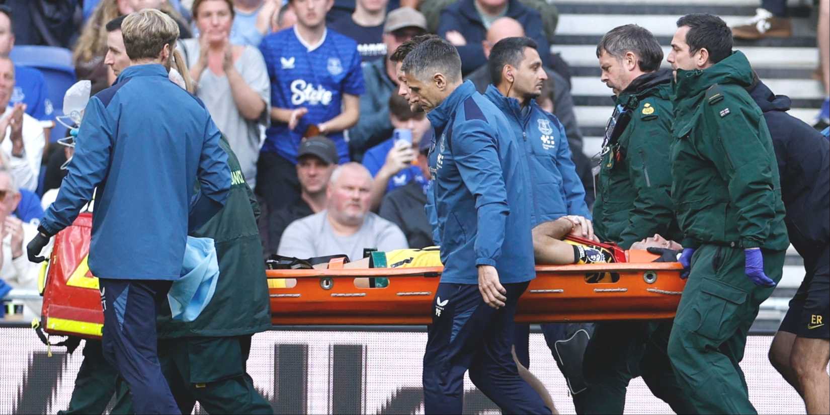 Chelsea goalkeeper Emi Martinez stretchered off vs Everton