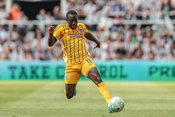 Yankuba Minteh dribbling.