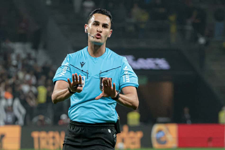 Matheus Candançan de azul