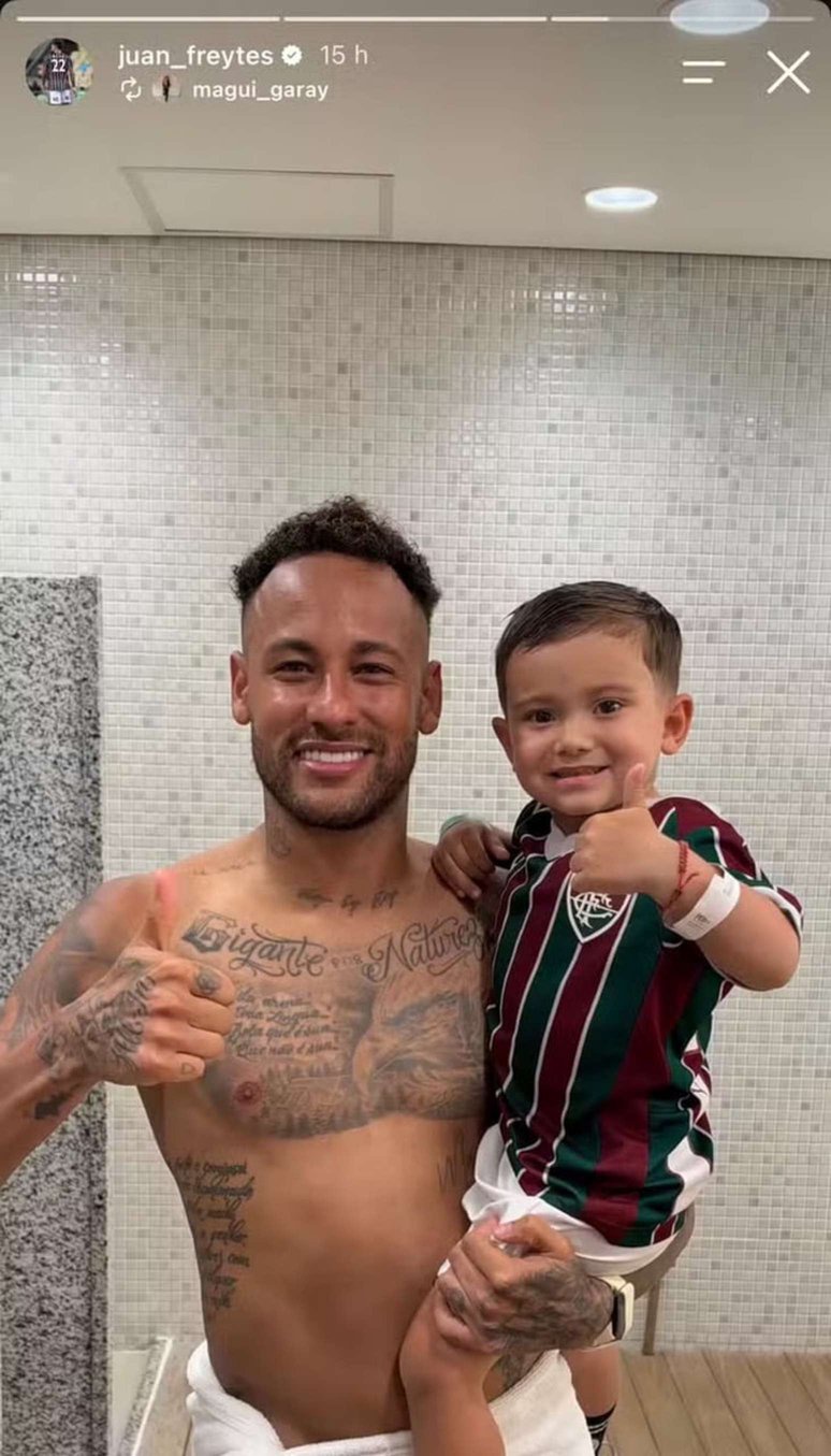 Neymar ao lado do filho do zagueiro argentino Freytes, do Fluminense –