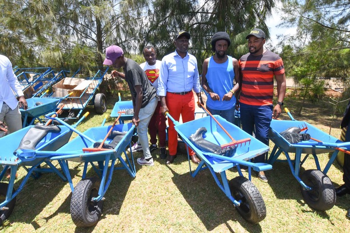 This is Hypocrisy," Ruto Told after Wheelbarrow Donation Exercise - Opera  News