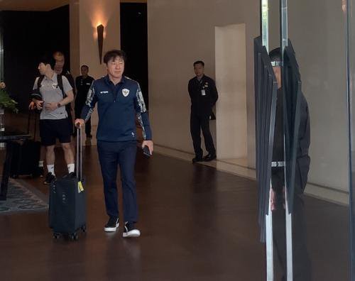 Shin Tae-yong siap tempur memimpin skuad Timnas Indonesia. (Foto: Andika Rachmansyah/MPI)