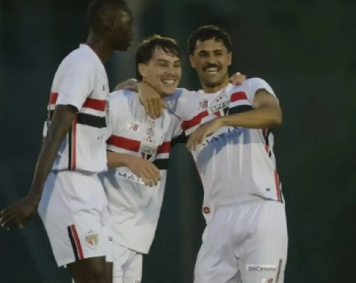 São Paulo faz 7 a 0, ganha moral e encara Palmeiras valendo vaga na semifinal