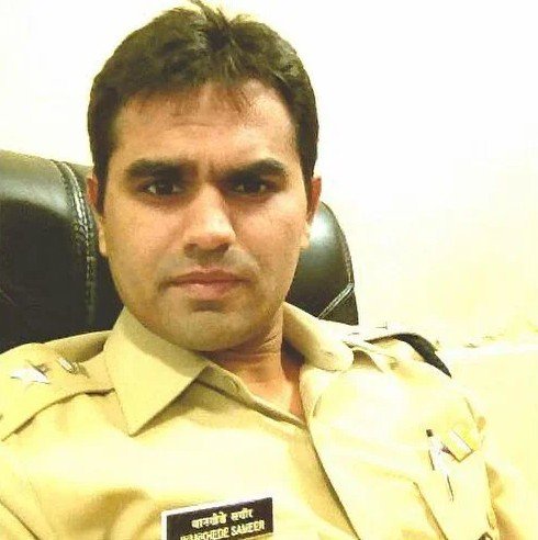 ये है रियल लाइफ ‘सिंघम’, जिन्होंने शाहरुख खान के साथ लाइव कॉल में आर्यन को मारे थप्पड़, जानिए पूरा मामला! 12