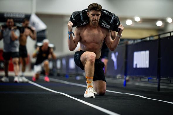 Un participant à la course de fitness Hyrox Men d'Istanbul en août 2026.