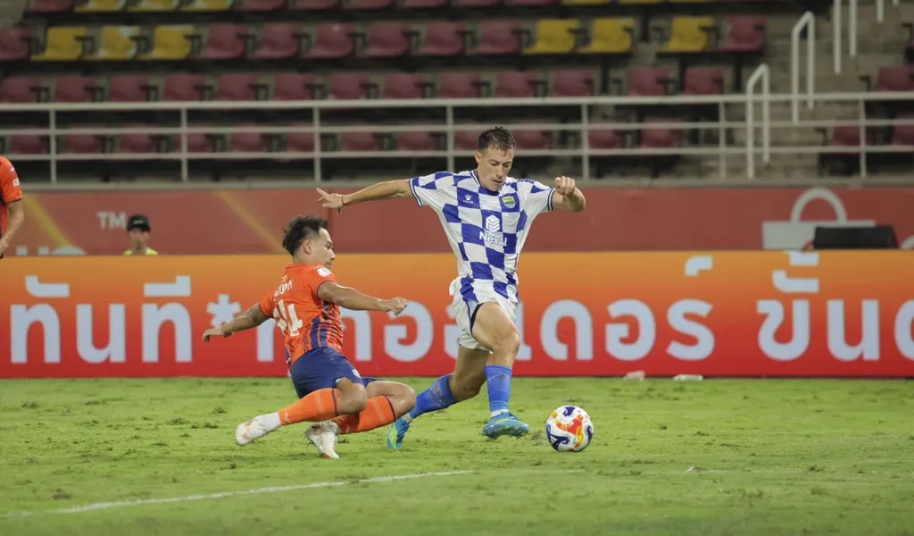 Persib Menang Lagi, ”Remontada” dalam 12 Menit
