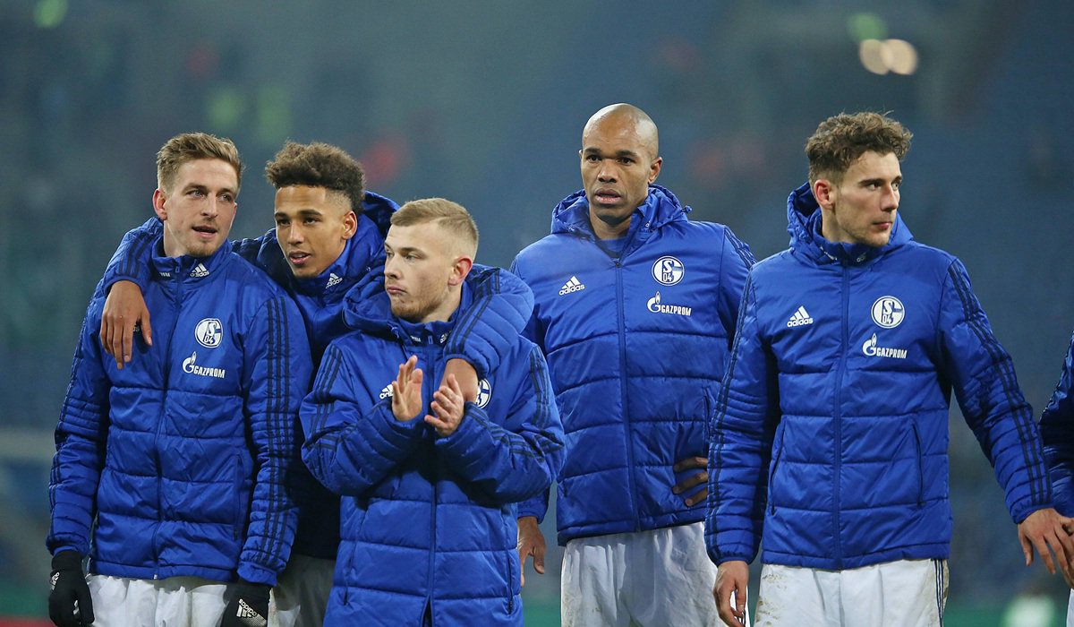 Leon Goretzka mit seinen Teamkollegen