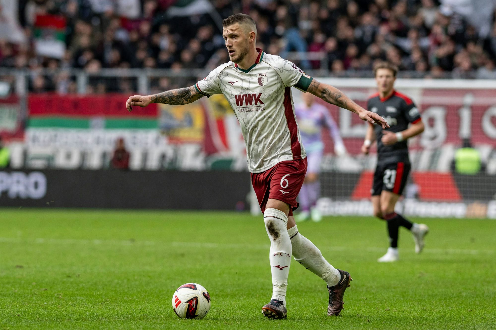 „Ich freue ich mich natürlich riesig, der Holländer zu sein mit den meisten Bundesligaspielen“: Jeffrey Gouweleeuw, 35, im Heimspiel gegen Union Berlin.
