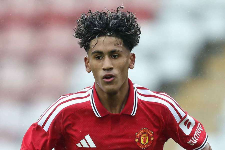 Barcelona unconvinced by Manchester United sensation JJ Gabriel