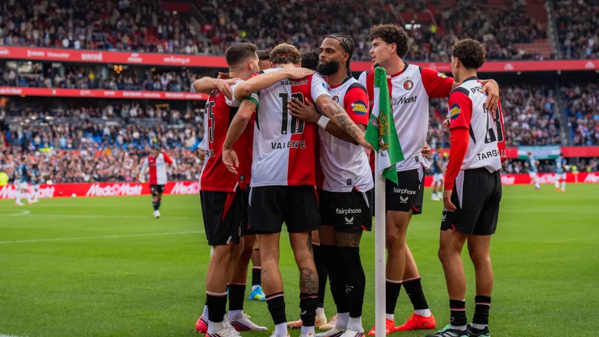 Feyenoord unbeaten after ten matches but trails last season's points