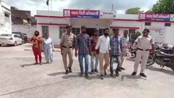 5 लाख रुपए कैश कराए