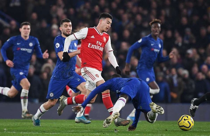 Gabriel Martinelli runs from own half to score for Arsenal v Chelsea as N'Golo Kante slips | GiveMeSport