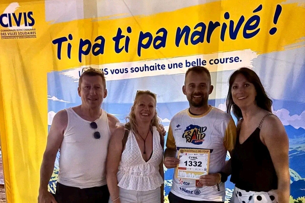 La photo souvenir avant le départ ''Petit à petit on va y arriver''