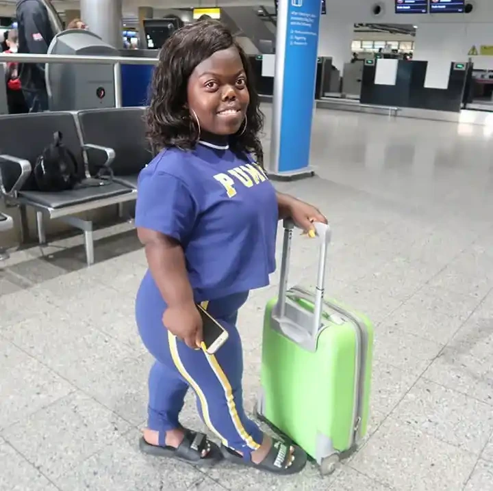 Pictures of Fatima Timbo, the most beautiful dwarf on earth (photos).