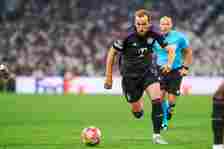 Harry Kane of Bayern Muenchen controls the ball during the UEFA Champions League semi-final second leg match between Real Madrid and FC Bayern Münc...