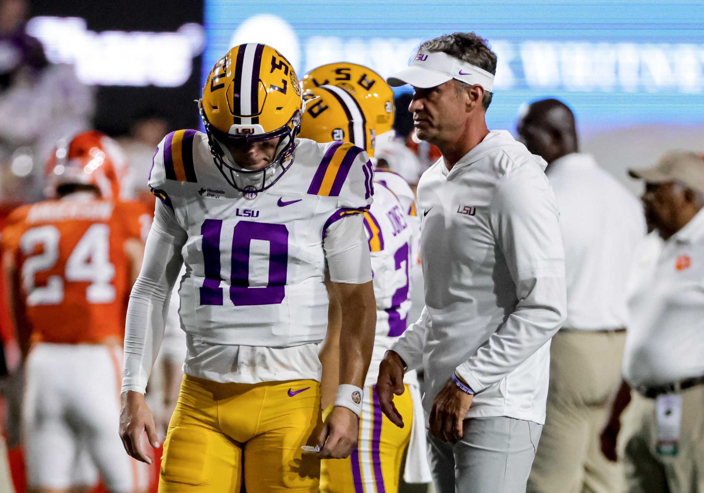 BATON ROUGE, LA - SEPTEMBER 05: Sam Leavitt #10 of the LSU Tigers talks with head coach Lane Kiffin before a game against the Clemson Tigers at Tiger Stadium on September 5, 2026 in Baton Rouge, Louisiana. (Photo by Derick Hingle/Icon Sportswire via Getty Images)
