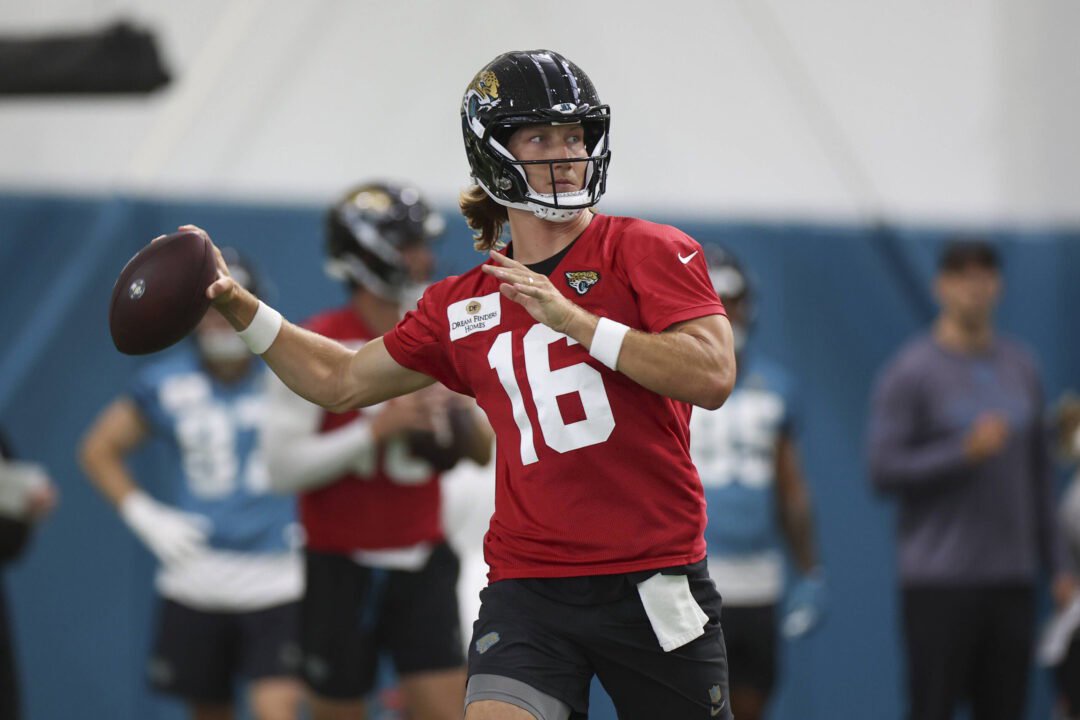 JACKSONVILLE, FL - MAY 26: Jacksonville Jaguars quarterback Trevor Lawrence 16 throws a pass during Jacksonville Jaguars OTA on May 26, 2026 at Miller Electric Center in Jacksonville, Fl. Photo by David Rosenblum/Icon Sportswire NFL, American Football Herren, USA MAY 26 Jacksonville Jaguars OTA EDITORIAL USE ONLY Icon260526127635