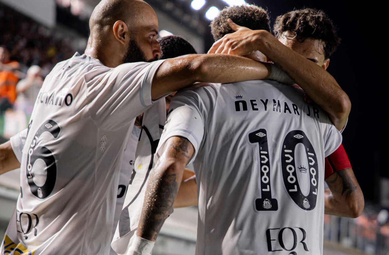 Contra o Vasco, na Vila Belmiro, Neymar entrou no top 10 de artilheiros do Santos –