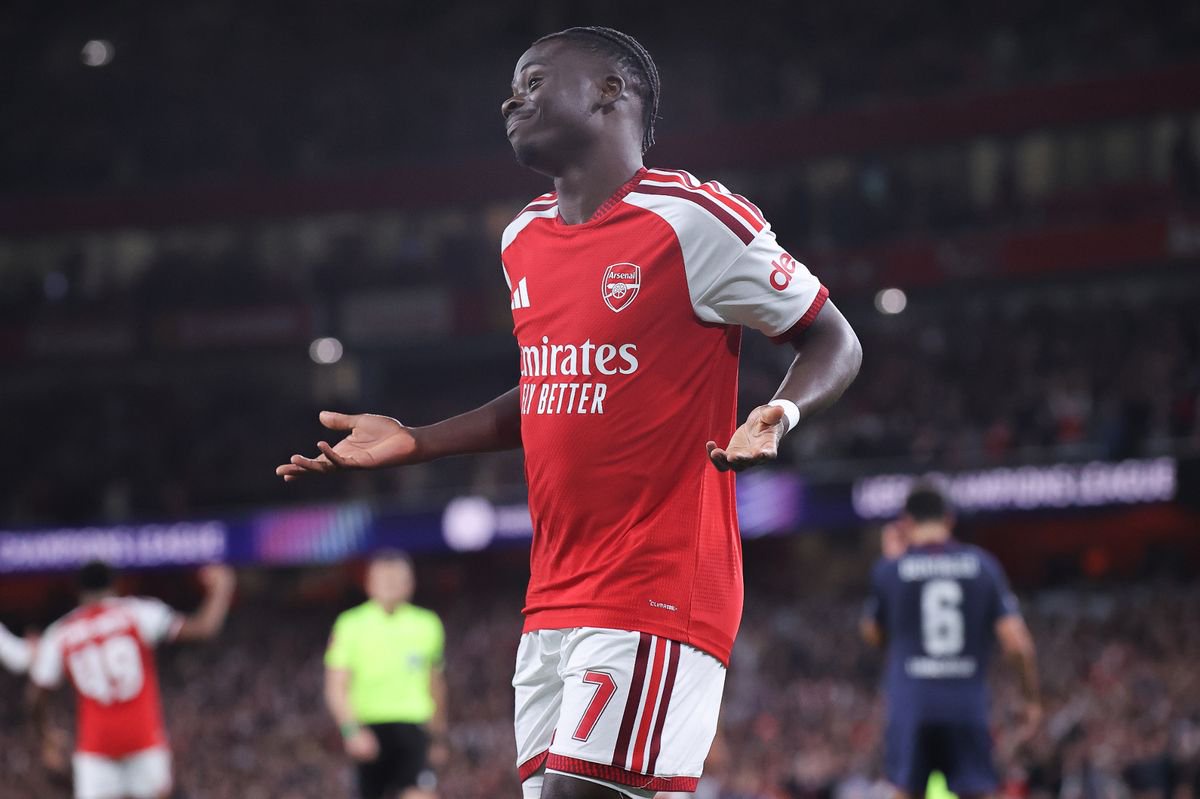 Bukayo Saka shrugs