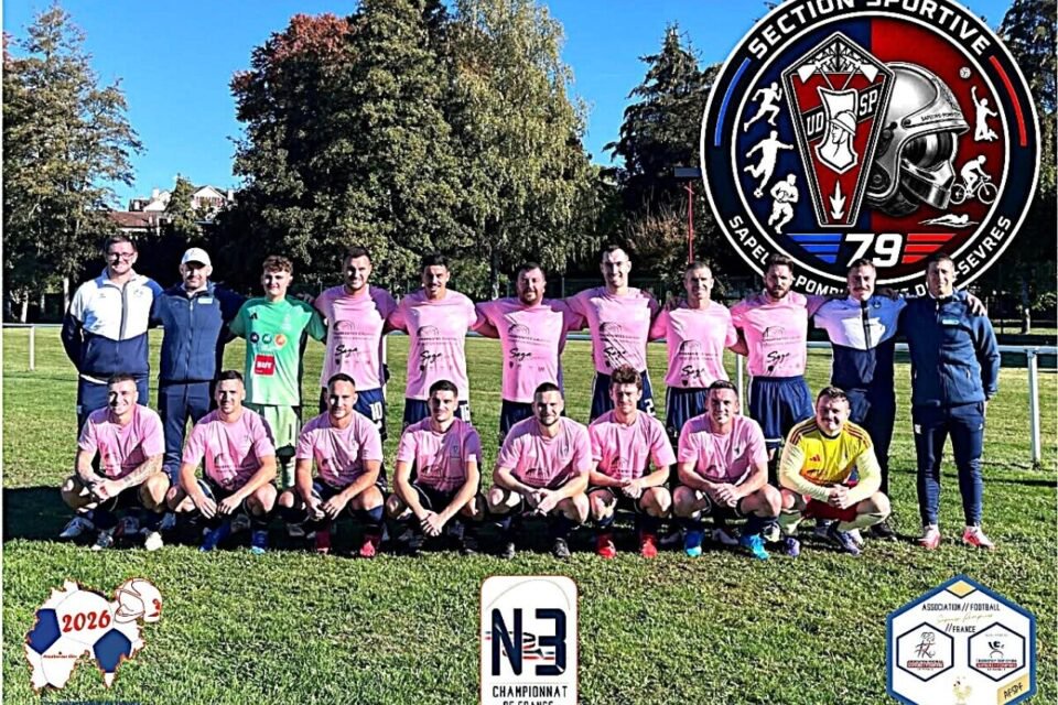 L'équipe des SP des Deux - Sèvres championne de France de football Nationale 3.