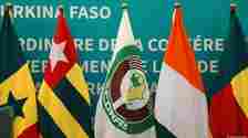 Ghana Symbolbild ECOWAS Fahnen