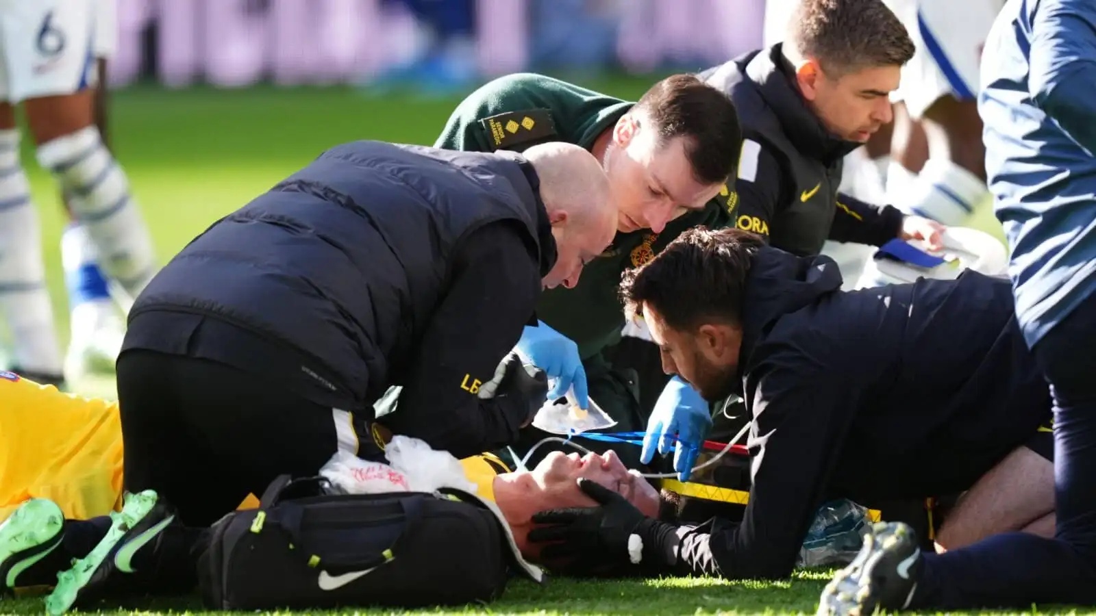 Chelsea's Emi Martinez injury at Everton