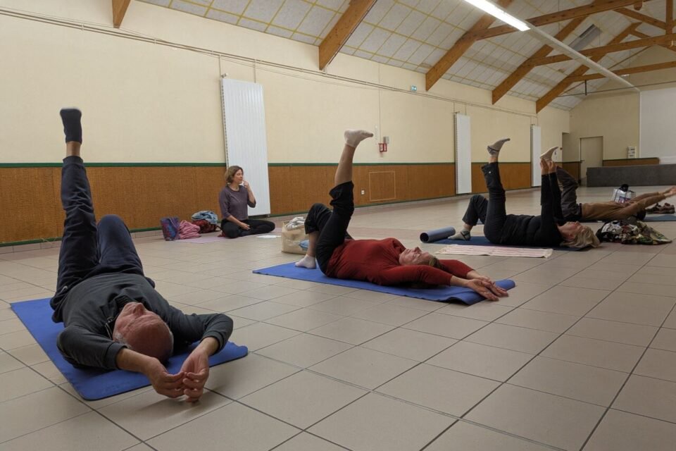Les cours de yoga sont proposés tous les lundi à la lande-Patry (Orne).