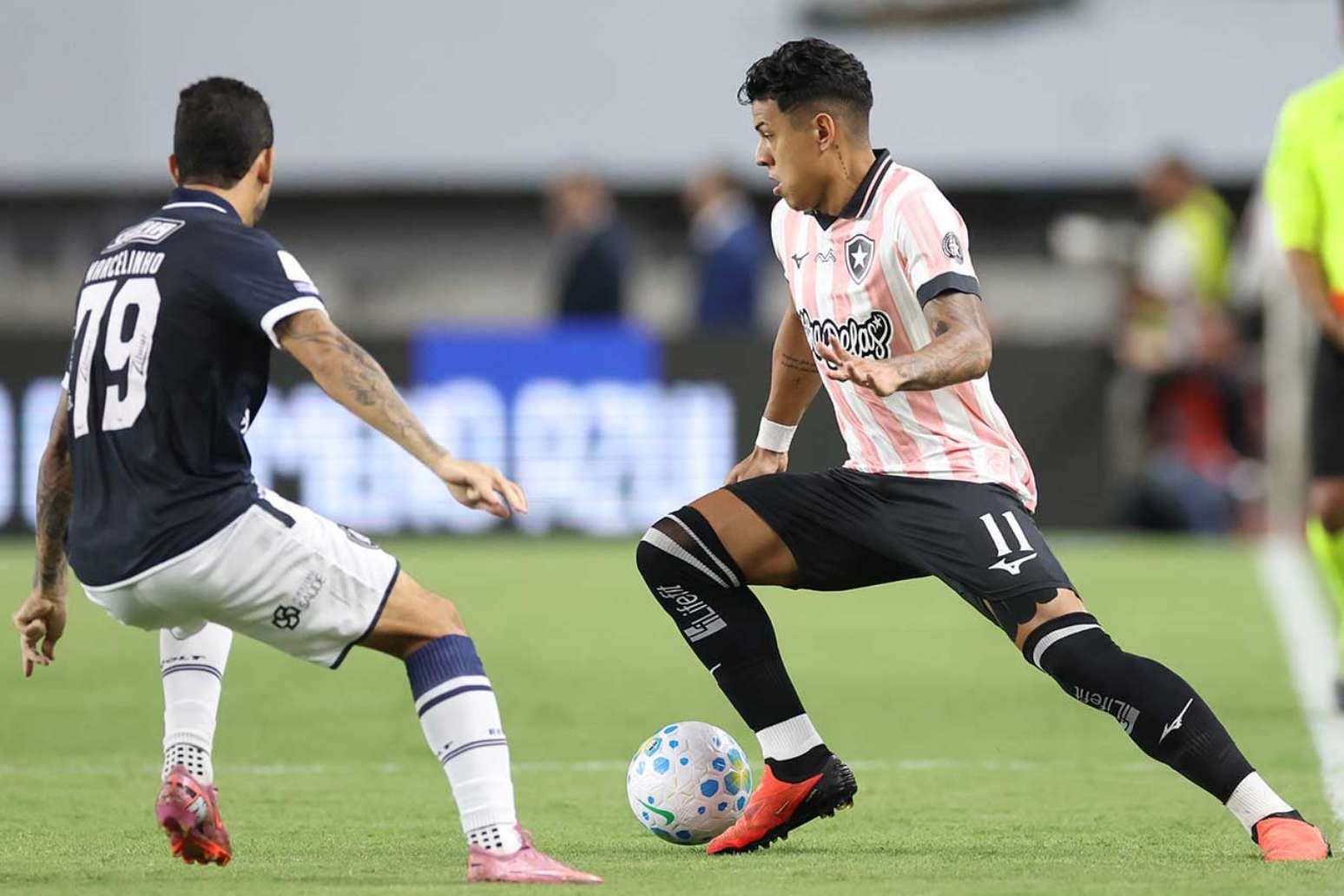 Martins cisca e não encontra com quem jogar –