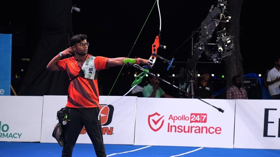 Dhiraj Bommadevara, recurve archer of Mighty Marathas, in action against  Kakatiya Knights during the shortcut decider of the APL Season 2