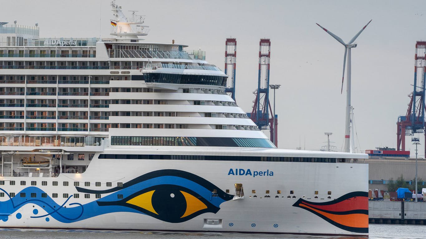 Die "Aida Perla" im Hamburger Hafen (Archivbild): Auf ihrer Norwegenreise fallen zwei geplante Stopps aus.