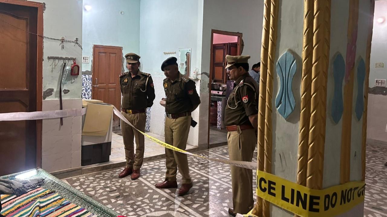 मुरादाबाद में ब्लैकमेलिंग से परेशान छात्रा ने की आत्महत्या, फंदे पर लटका मिला शव; सुसाइड नोट पढ़कर भर आईं आंखें