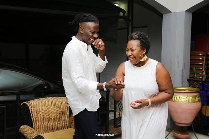 Stonebwoy Visits Ohene Yere Gifty Anti On Her Birthday To Surprise Her.